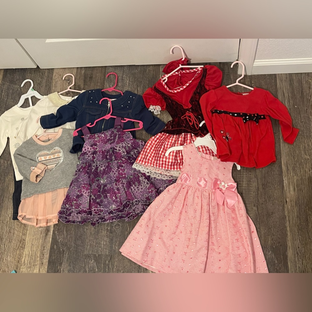8-pc Used Variety Girl’s Clothes Sizes Vary 12-24 months